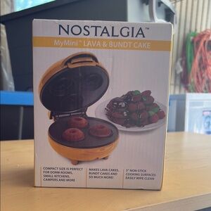 Nostalgia MyMini Yellow Cake Maker